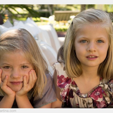 Infanta Leonor, Infanta Sofía, Infantas Leonor y Sofía, Felicitación Navidad Casa Real, La casita de Martina, Blog de Moda Infantil, Carolina Simó Infanta Leonor, Infanta Sofía, Infantas Leonor y Sofía, Felicitación Navidad Casa Real, La casita de Martina, Blog de Moda Infantil, Carolina Simó.
