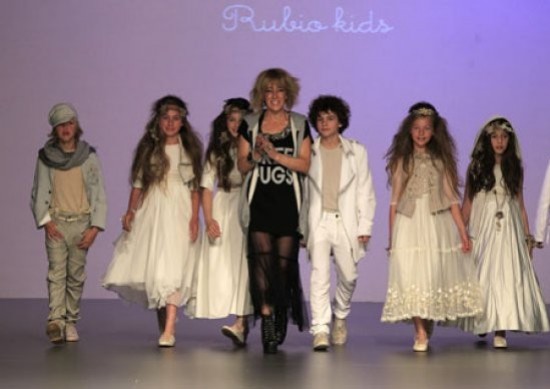 ELLA HOY-cibeles-madrid-novias-2012-hortensia-maeso-para-rubio-kids-modelos-de-comunion-y-arras