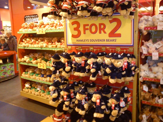 Hamleys toys,Viajar a Londres con niños, que ver en Londres, Blog de Moda Infantil y Moda Premamá Hamleys toys, Viajar a Londres con niños, que ver en Londres, Blog de Moda Infantil y Moda Premamá