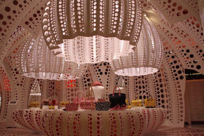 Louis Vuitton, Yayoi Kusama, SELFRIDGES, La casita de Martina, Blog moda infantil, Carolina Simó Louis Vuitton, Yayoi Kusama, SELFRIDGES, La casita de Martina, Blog moda infantil, Carolina Simó