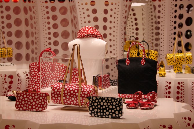 Louis Vuitton, Yayoi Kusama, SELFRIDGES, La casita de Martina, Blog moda infantil, Carolina Simó Louis Vuitton, Yayoi Kusama, SELFRIDGES, La casita de Martina, Blog moda infantil, Carolina Simó