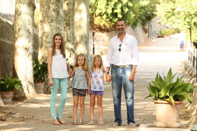 Príncipes de Asturias, Infantas Leonor y Sofía, Blog de Moda Infantil, Nanos, El lagarto está llorando