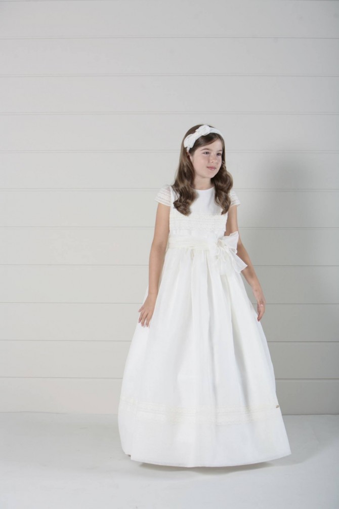 Trajes Comunión Pili Carrera, Vestido Comunión Princesa Leonor, Blog Moda Infantil, La casita de Martina, Carolina Simo, Moda Niños Trajes Comunión Pili Carrera, Blog Moda Infantil, La casita de Martina, Carolina Simo, Moda Niños