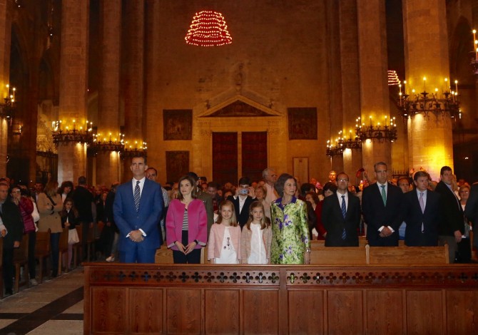 ropa Princesa Leonor, Infanta Sofia, reina Leticia, Misa de Pascua, Blog de Moda Infantil, 1