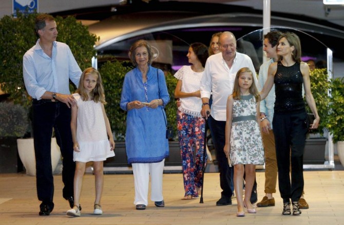 Felipe y Letizia en Mallorca, vestido princesa Leonor, vestido infanta Sofia, Blog de Moda Infantil, marca ropa de la infanta Felipe y Letizia en Mallorca, vestido princesa Leonor, vestido infanta Sofia, Blog de Moda Infantil, marca ropa de la infanta