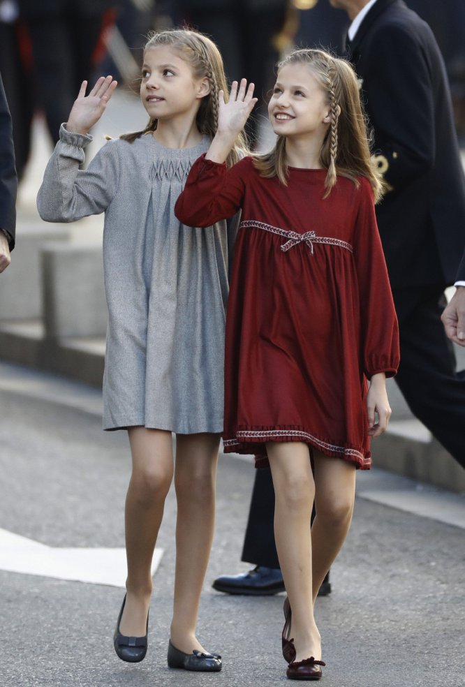 Vestidos de Leonor y Sofia, Apertura de la XII Legislatura, Vestido Reina Letizia, Blog de Moda Infantil, Lunares en Mayo, Marca de los vestidos de Leonor y Sofia  Vestidos de Leonor y Sofia, Apertura de la XII Legislatura, Vestido Reina Letizia, Blog de Moda Infantil, Lunares en Mayo, Marca de los vestidos de Leonor y Sofia