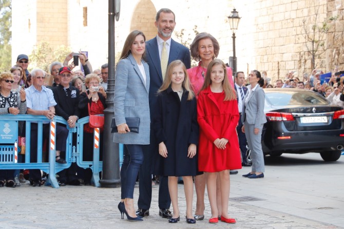 Marca de los vestidos de Leonor y Sofia, Reina Letizia, Blog de Moda Infantil, Misa de Pascua, La casita de Martina Marca de los vestidos de Leonor y Sofia, Reina Letizia, Blog de Moda Infantil, Misa de Pascua, La casita de Martina, 4