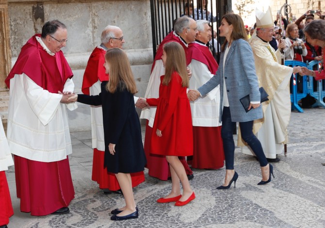 Marca de los vestidos de Leonor y Sofia, Reina Letizia, Blog de Moda Infantil, Misa de Pascua, La casita de Martina, 6 Marca de los vestidos de Leonor y Sofia, Reina Letizia, Blog de Moda Infantil, Misa de Pascua, La casita de Martina, 6