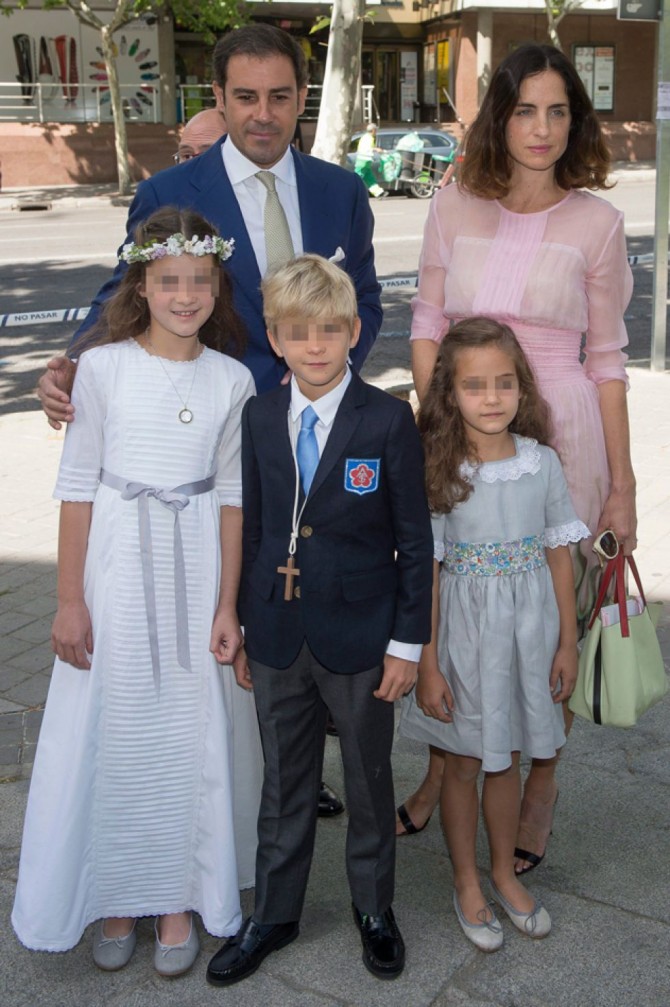 Carolina Herrera, Vestidos famosas Comunion, invitada perfecta comunion, la casita de Martina, traje comunion, vestido comunion