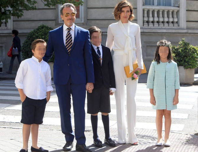 Nieves Alvarez, Vestidos famosas Comunion, invitada perfecta comunion, la casita de Martina, traje comunion, vestido comunion